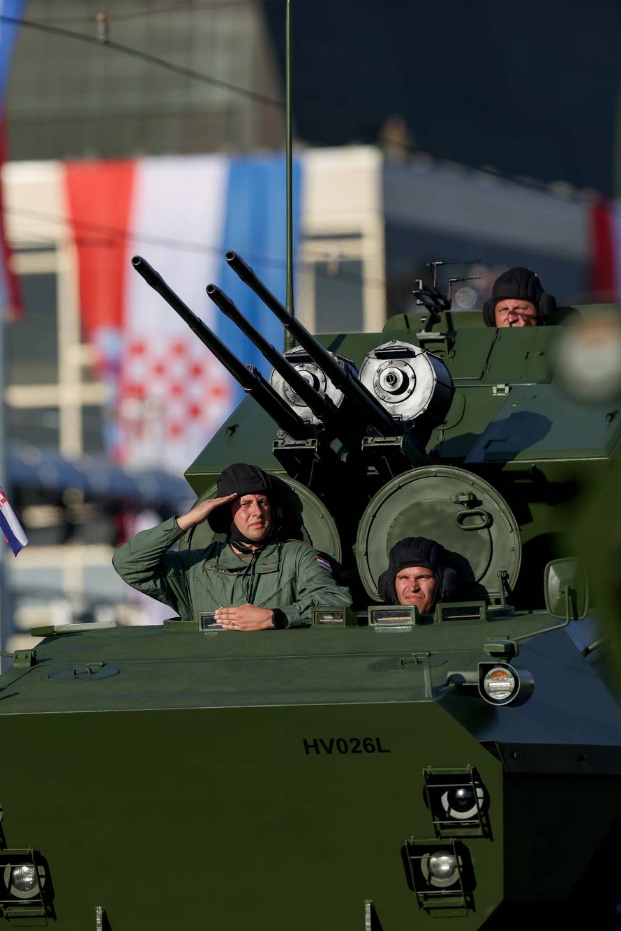 Zagreb: Prolazak motoriziranog i mehaniziranog postroja u povodu 30. obljetnice VRO Oluja