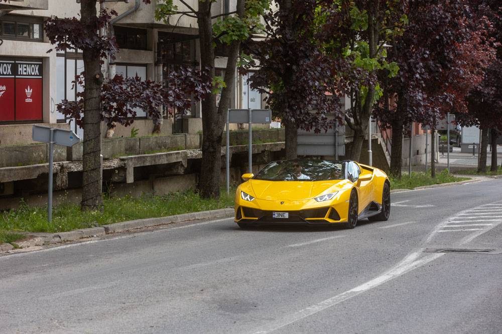 FOTO Kroz Gospić protutnjalo 50  nabrijanih Lamborghinija