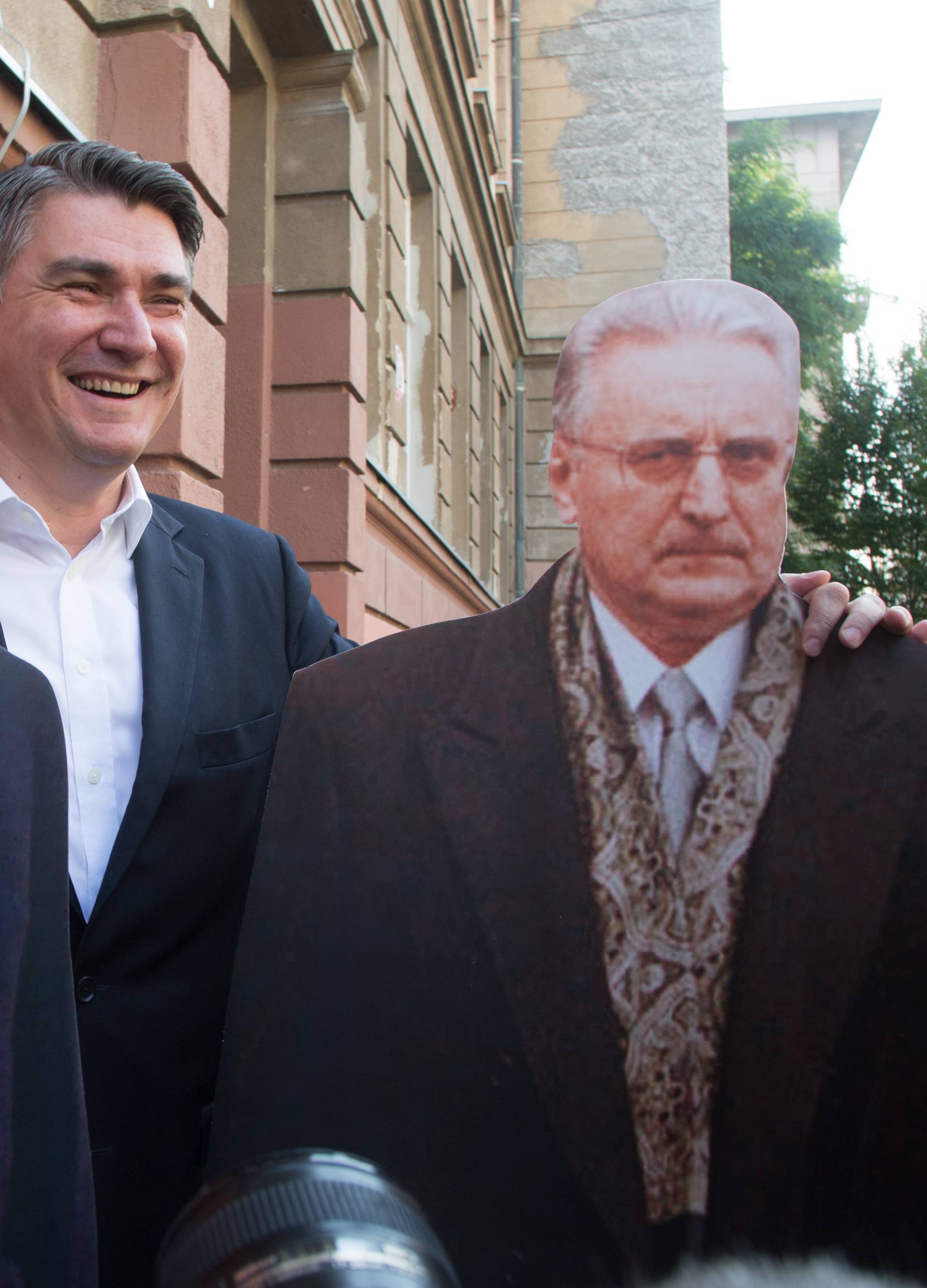 'A, šta je ovo?': Milanović se fotkao s 'Titom i Tuđmanom'