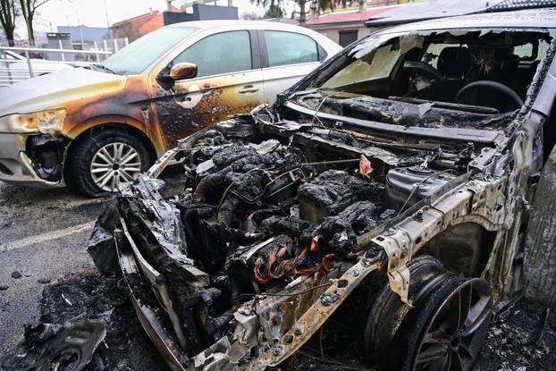 Zagreb: U ulici Jasena tijekom no&cacute;i auto je u potpunosti izgorio 