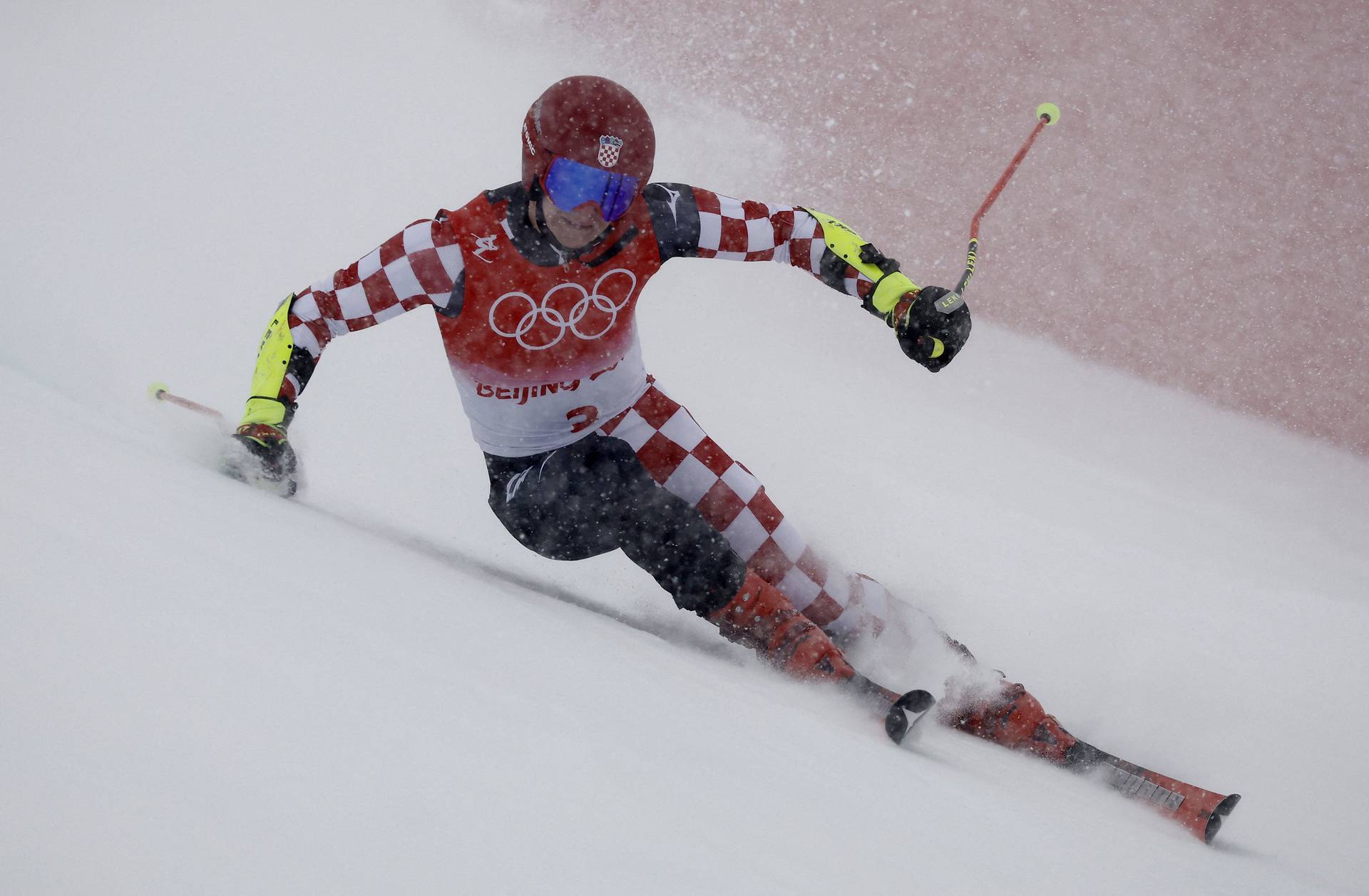 Alpine Skiing - Men's Giant Slalom Run 1