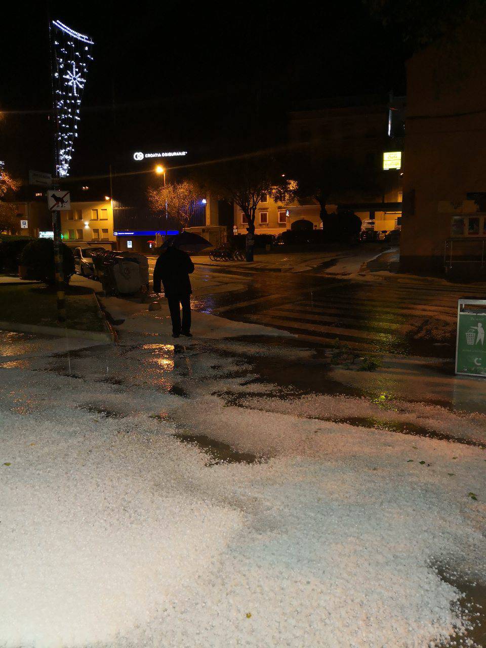 Tuča veličine lješnjaka padala u Šibeniku, na Dinari mećava...