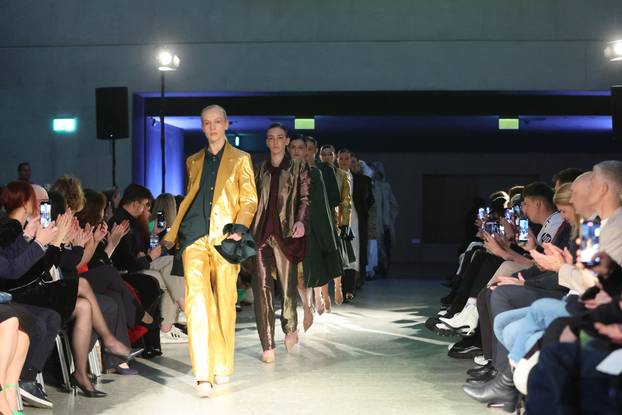 DIPMOD_10 - modna revija diplomskih kolekcija studenata Sveučilišta u Zagrebu Tekstilno-tehnološkog fakulteta