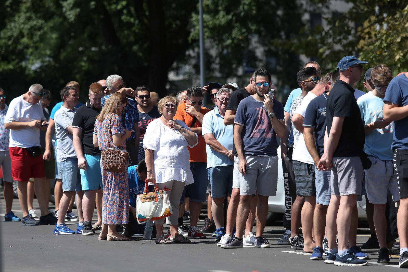 Sve je spremno za plavi pakao: Ogromni redovi u Maksimiru