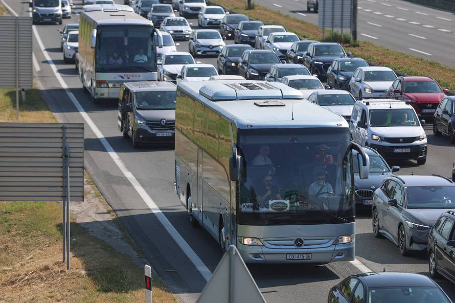 Zagreb: Velika gužva na naplatnoj postaji Lučko 