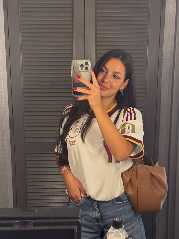 FOTO KAKVE LJEPOTICE! Ima li Španjolska najljepše WAGS-ice? Evo koga ljube Olmo i društvo...