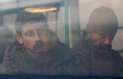 FOTO Ovo su ukrajinski vojnici evakuirani iz čeličane Azovstal