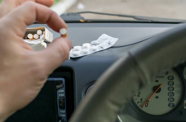 Ovih 7 stvari po zimi nikada ne ostavljajte u automobilu - neki bi mogli i eksplodirati!