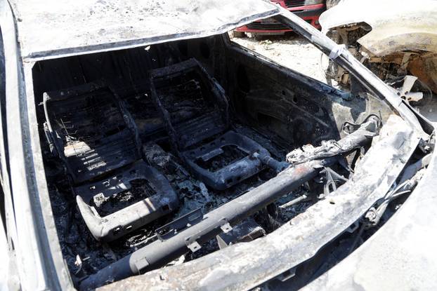 Omiš: Veliki broj izgorenih automobila u požaru
