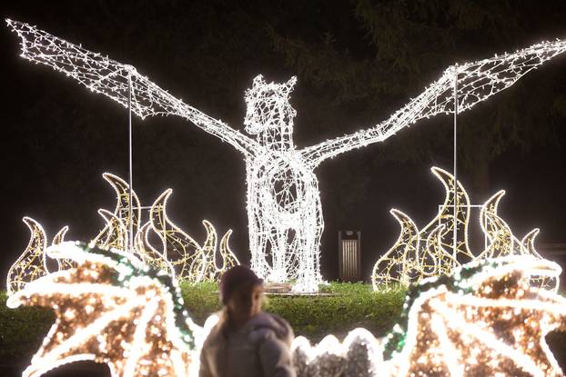 U dvorcu Trakošćan otvorena je izložba svjetlosnih skulptura "Dvorac svjetla"