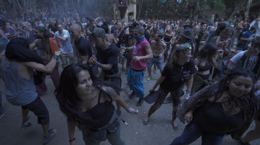 Svećenik na 'trance' festivalu: 'Treba doći među ovu mladost'