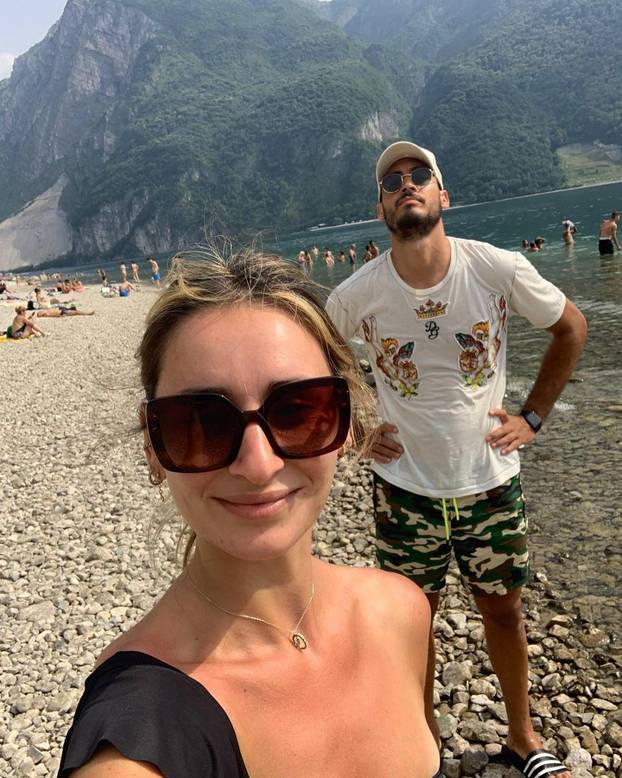 FOTO Livakoviću zatvorio put do gola, ona mu je velika podrška