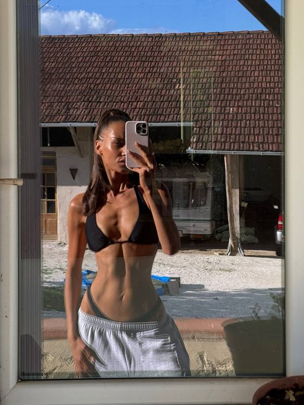 FOTO Instruktorica pilatesa je osvojila internet nakon što joj je nešto 'ispalo' na odmoru