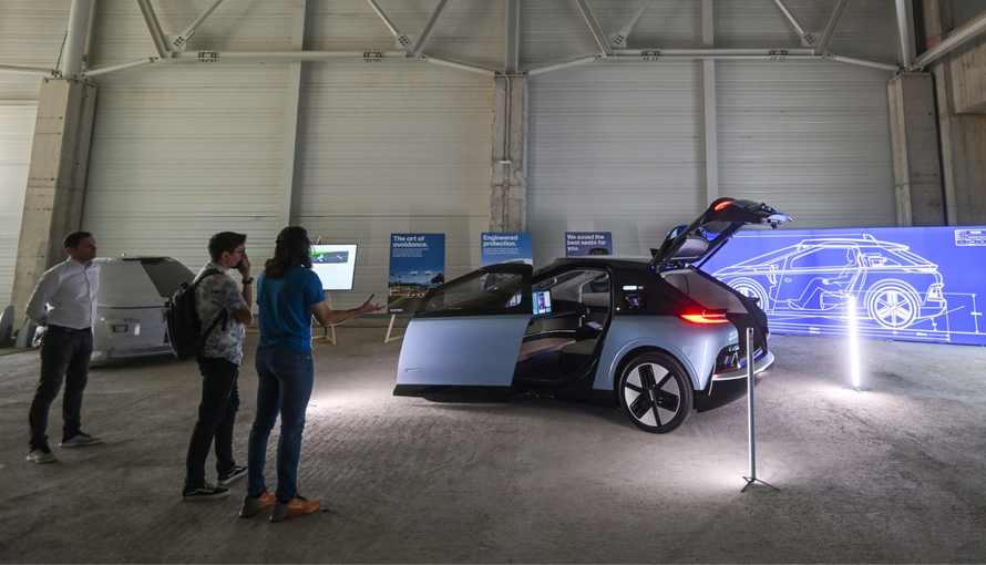 VIDEO Rimac o robotaksijima: Trebali smo pokazati 60 prototipova. Evo ih. Svi su tu