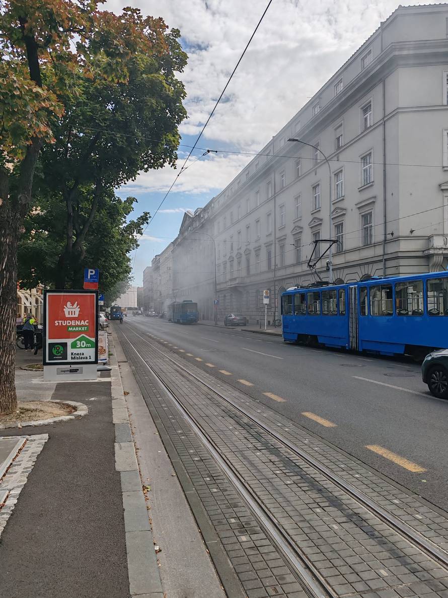 VIDEO Zapalio se tramvaj kod zagrebačke džamije