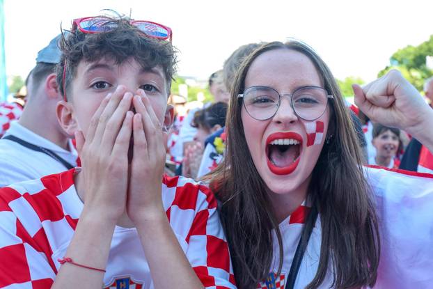 Hamburg: U Fan zoni pomješani osjećaji kod navijača nakon šokantnog kraja utakmice
