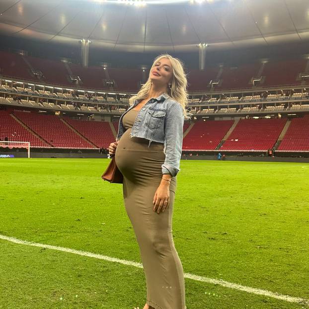 FOTO Naša prekrasna novinarka zaljubila se u ikonu Reala. Brak im je kao iz bajke, dobili i sina