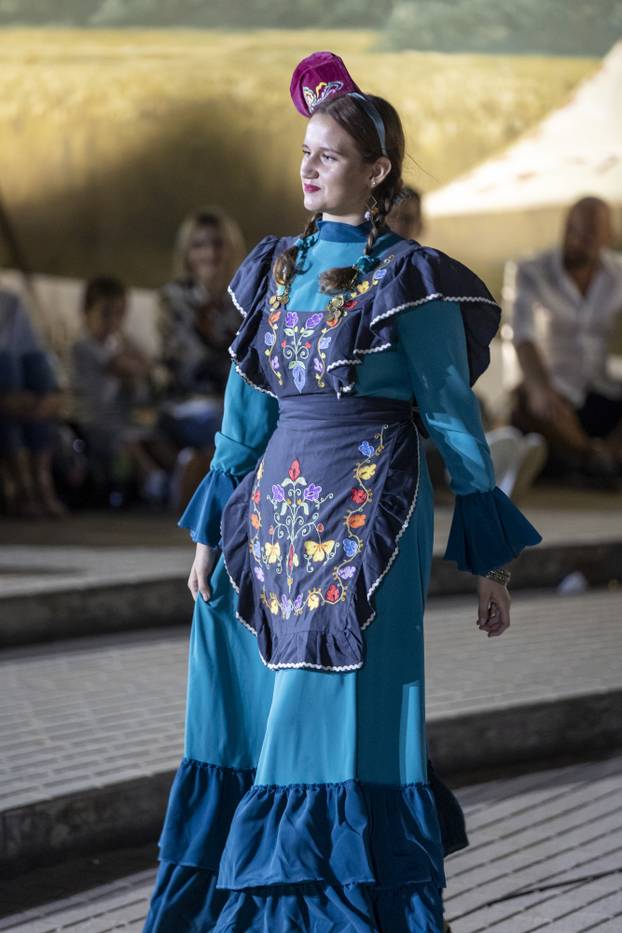 Vinkovci: Etno frizure svijeta na Vinkovačkim jesenima