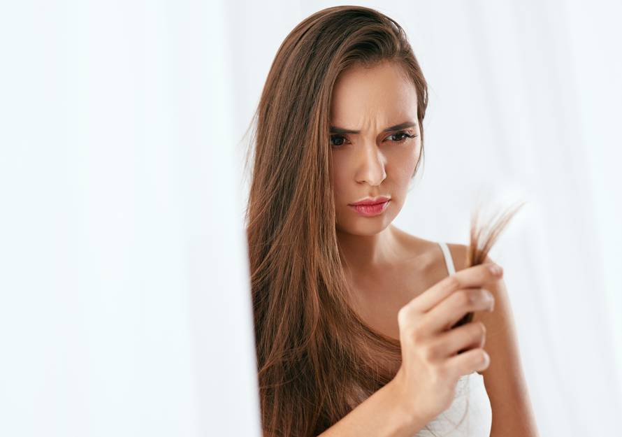 Pokazala jednostavan način za spas od ispucalih vrhova u kosi