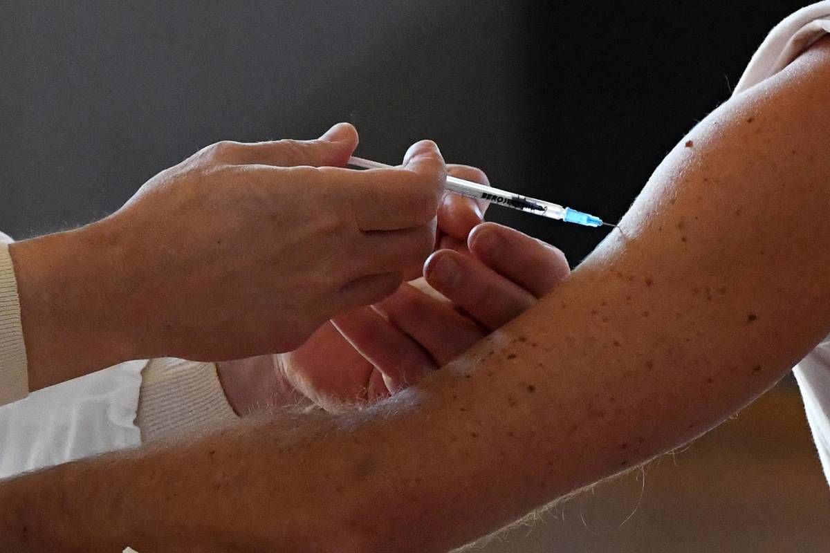 Četvrta doza cjepiva za osamdesetogodišnje Francuze