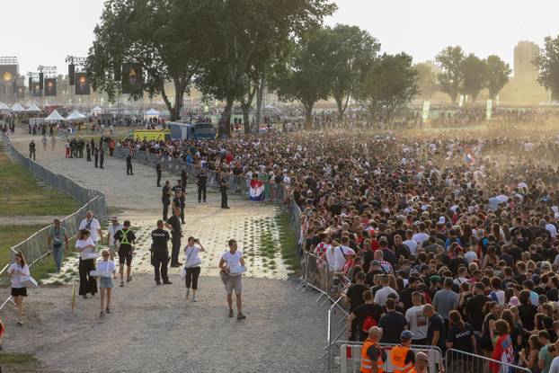 Zagreb: Stvaraju se ogromne gužve na samom ulazu na koncert Thompsoona