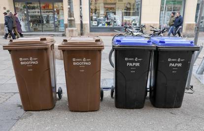 Svašta se baca u biootpad: Moli se građane da paze što stavljaju u smeđe spremnike za smeće...