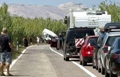 VIDEO Vatrogasci izvlačili ljude iz vozila: U prometnoj na Pagu teško su ozlijeđene tri osobe...