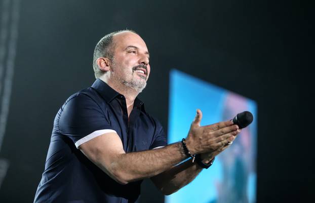 Zagreb: Tony Cetinski oduševio brojne obožavateljice koncertom za Dan žena