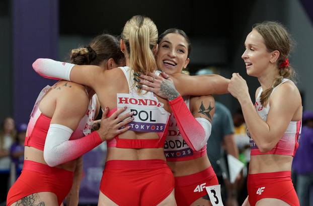 Women's 4 x 100m Relay Round 1
