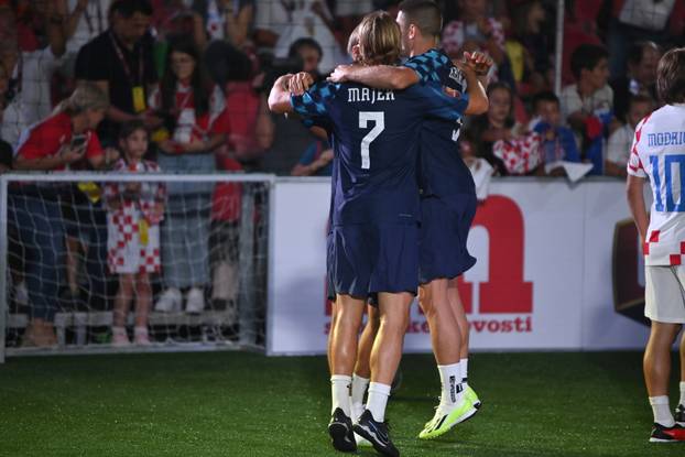 Međusobni okršaj zvijezda Vatrenih u uličnom nogometu održan je u Zagrebu