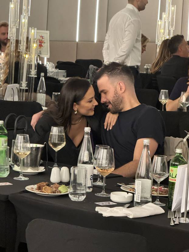 Beograd: Aleksandra i Filip Živojinović razmjenjuju nježnosti na promociji novih proizvoda kompanije "Lady B" Lepe Brene 