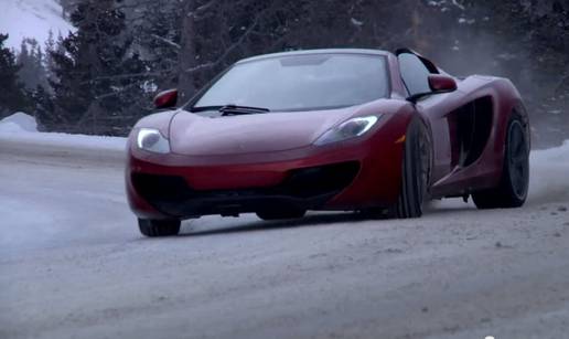 McLaren 12C pokazuje adute u 'utrci' protiv snowboarderice