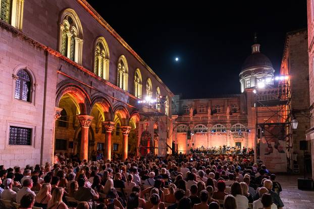 Dubrovnik: Opera galom ispred Katedrale zatvorene su 77. Dubrovačke ljetne igre