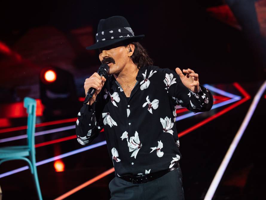 Indira je pokazala novu frizuru: Zataknula 500 kn harmonikašu