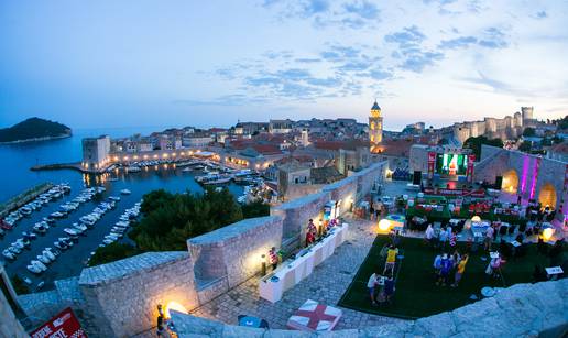 Dubrovnik slavi pobjedu nad Španjolcima na terasi Revelina