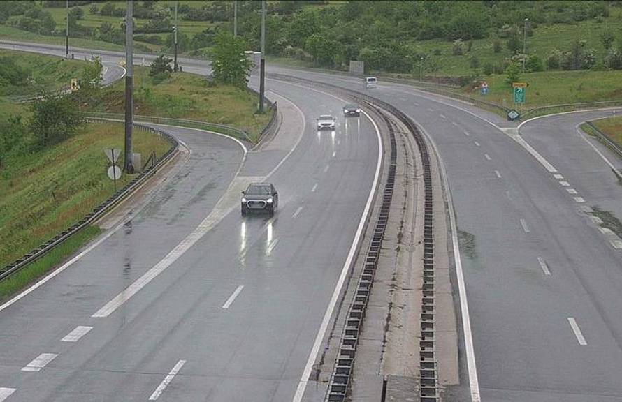 HAK UPOZORAVA Kolnici skliski, a ima i magle. Katamarani su u zastoju. Evo gdje su 'kolapsi'