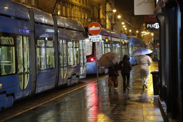 Zagreb: Veliki zastoj tramvaja u Ilici zbog prometne nesreće između automobila i tramvaja