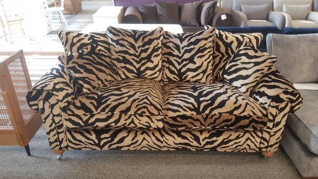 Životinjski uzorak kauč