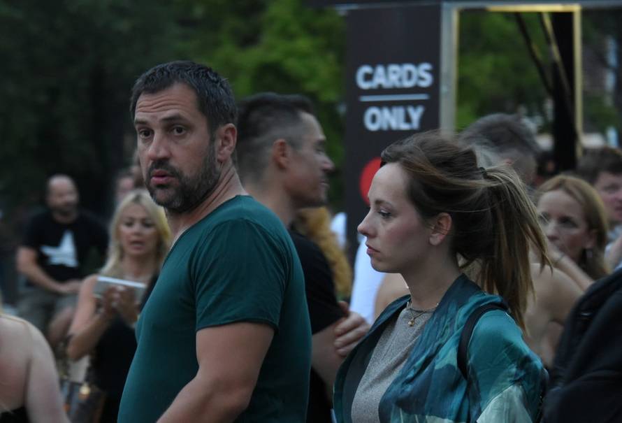 Pula: Robbie Williams održao koncert u popunjenoj pulskoj Areni