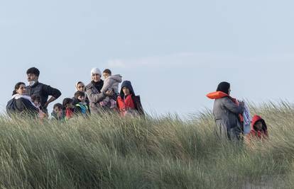 Srbi, Poljakinja iz Švicarske i žena iz BiH prevozili migrante kod Karlovca i Slunja