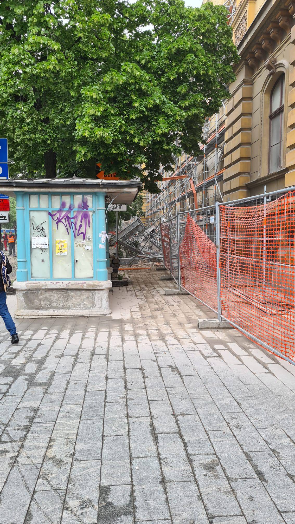 VIDEO Drama u Zagrebu! Urušio se dio zgrade. 'Radnici su trčali, porazbijalo je parkirane aute'