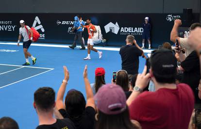 Novak izgubio meč u Australiji, domaći navijači mu skandirali