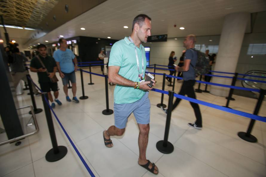 Zagreb: Brojne osobe iz javnog Å¾ivota odlaze Äarter letom na finalnu utakmicu HrV - FRA