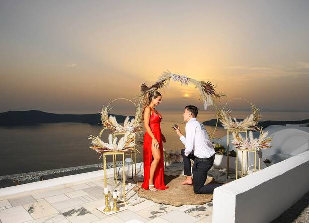 FOTO Zbog supruga je prešla na islam, a optužili su ju da zbog njene 'magije' on ne igra za BiH