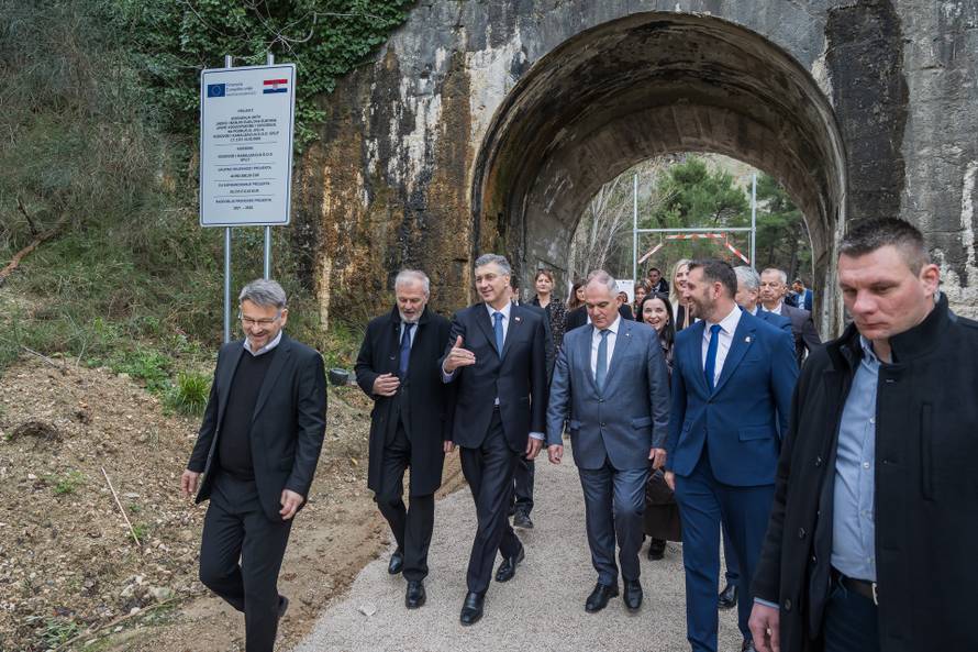 Solin: Andrej Plenković u društvu ministara otvorio je radove na pročistaču vode