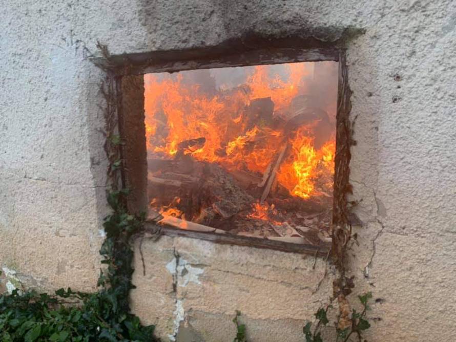 Kod Rovinja netko je namjerno zapalio staru farmu pilića koja je u potpunosti izgorjela