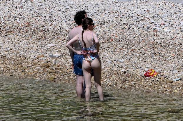Zadar: Sve je više kupača na zadarskim plažama