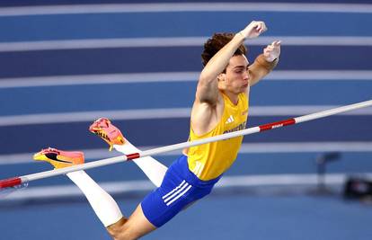 Čudesni Duplantis uzeo treći dvoranski naslov i izjednačio se s Bubkom. Skočio 'samo' 6,15 m