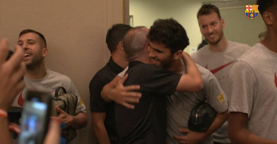 Za dobra stara vremena Iniesta izgrlio bivše suigrače u Japanu