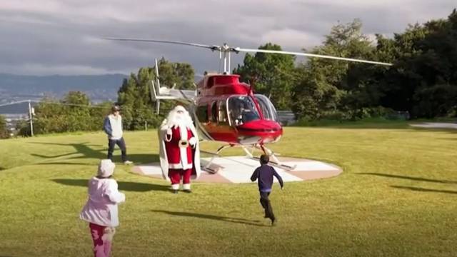 VIDEO Djed Božićnjak stigao je helikopterom bolesnoj djeci